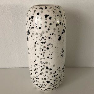 Target threshold splatter paint vase